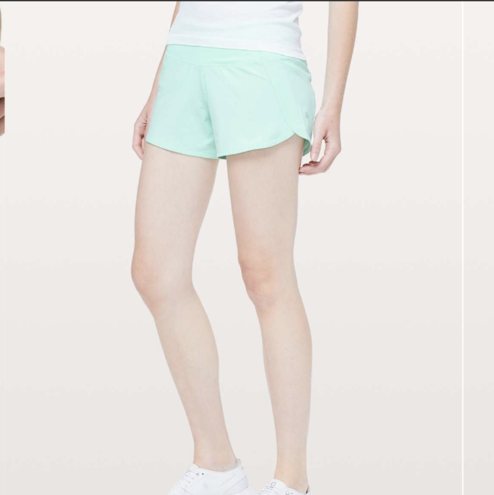 Lululemon Run Times Short II *4" Toothpaste